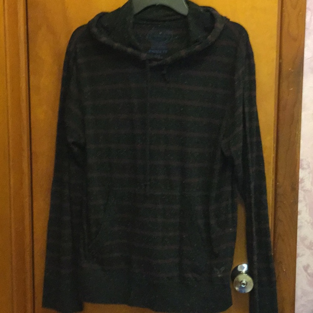 American eagle long sleeve hooded shirt